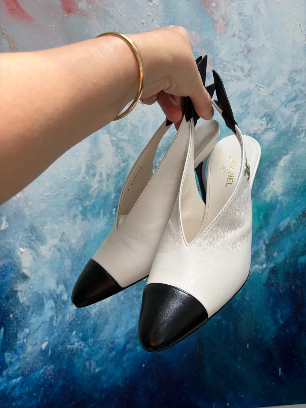 CHANEL White Leather Slingback Heel with Black Cap & Gold CC size 38